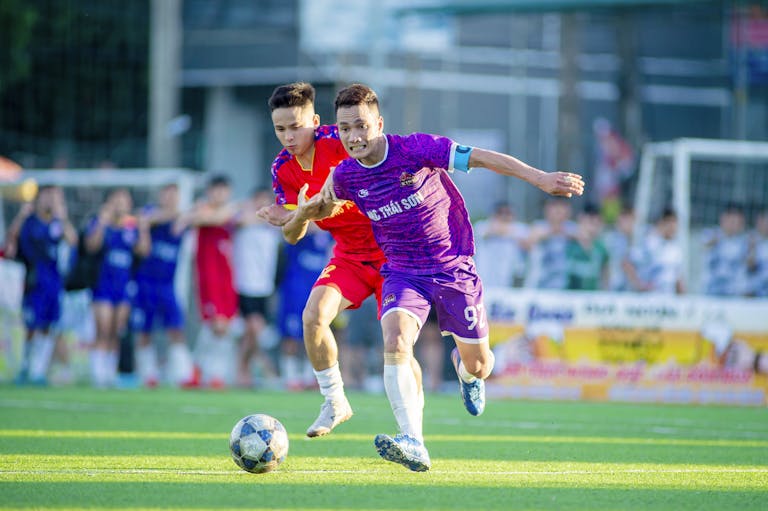 Chicago Cubs vs Dodgers Match Player Stats Action-packed football match with players in intense competition on a sunny day in Hanoi, Vietnam.