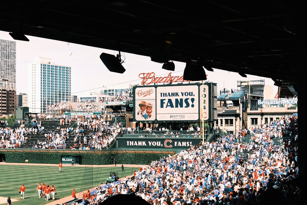 Crowd enjoyDodgers vs Chicago Cubs Match day.