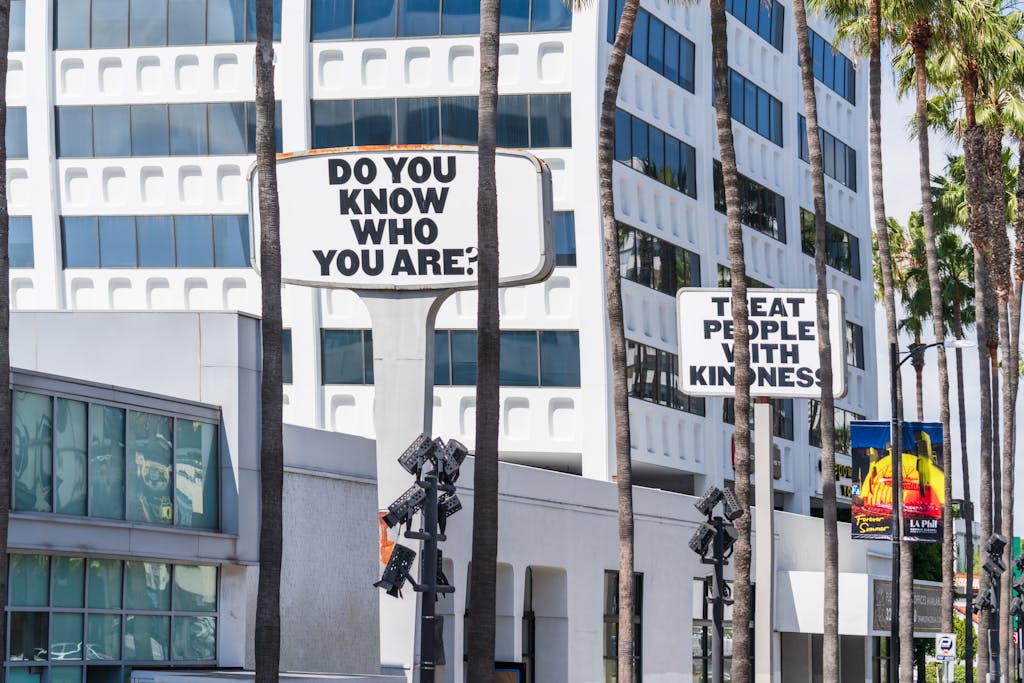 Witelovers Explore iconic signs and architecture along Hollywood Boulevard in Los Angeles.